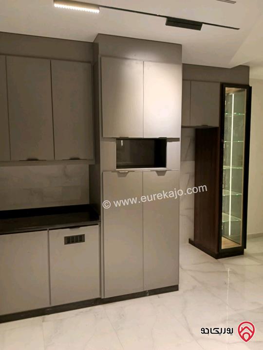 فيلا طابقين مساحة 340م على أرض 319م للبيع في الزرقاء - شومر 