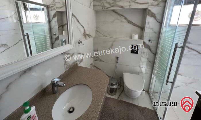 شقة فخمة مساحة 220م طابق أول للايجار مفروشة في عمان - الدوار الرابع 