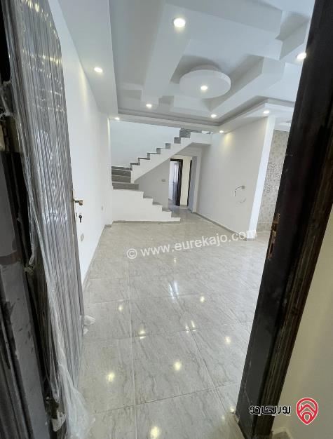 شقة مساحة 180م طابق ثالث دوبلكس للبيع في اربد - الحي الشرقي 