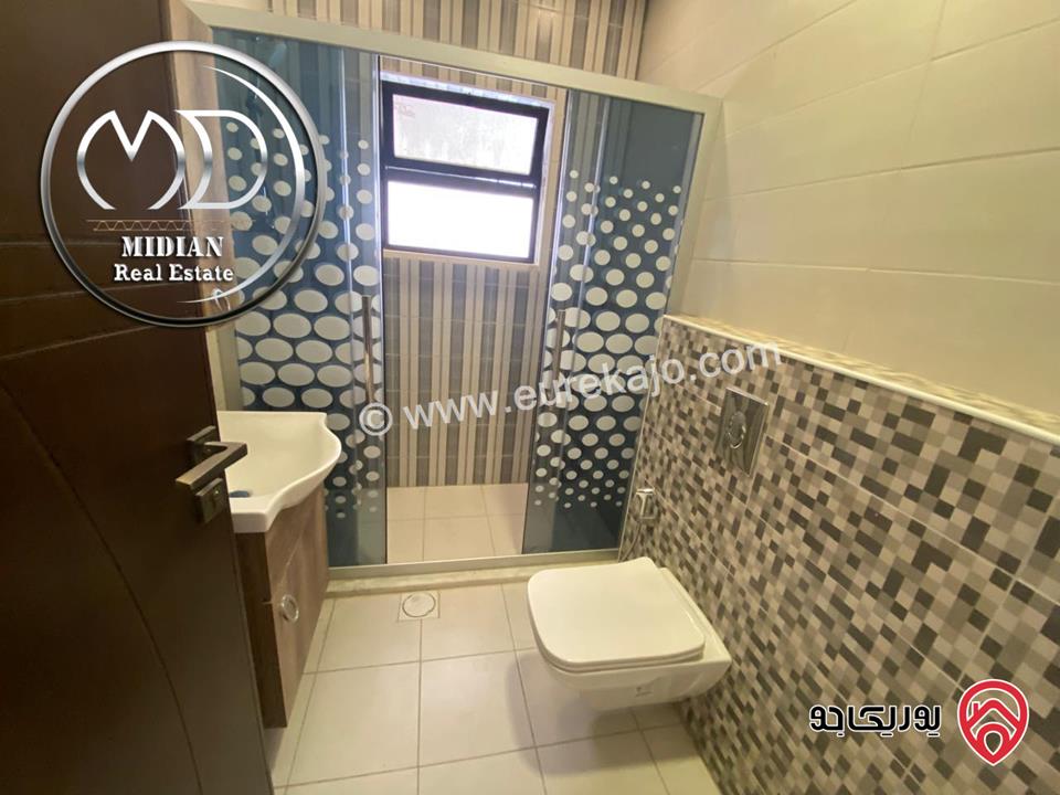 شقة شبه ارضي جديدة للبيع في عمان - طريق المطار مساحة 175م مع ترس و حديقة 100م إمكانية الأقساط بسعر مميز جداً