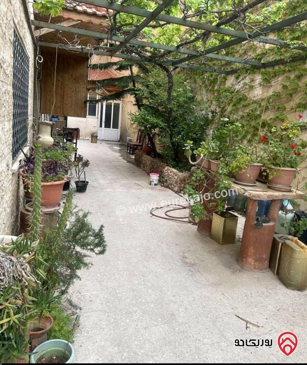 شقة أرضية مساحة 152م داخلي و 150م خارجي للبيع في عمان - طبربور 