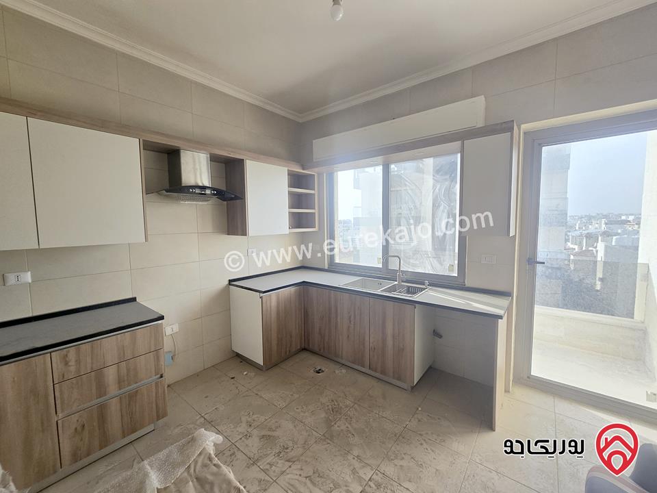 شقة فارغة جديدة مساحة 200 متر طابق ثاني للإيجار في عمان - ام اذينه 