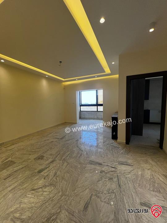 شقة سوبر ديلوكس مجددة مساحة 184م طابق ثالث للبيع في عمان - خلدا