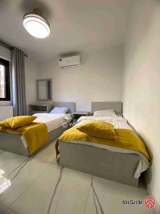 شقة مفروشة طابق أرضي مساحة 120م داخلي و 40م خارجي للإيجار في عمان - عبدون