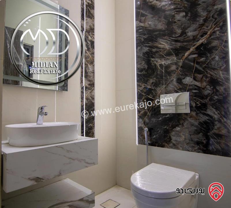 شقة شبه ارضي جديدة للبيع في عمان - خلدا العوجانية مساحة 245م مع ترس و حديقة 250م تشطيبات و ديكورات سوبر ديلوكس