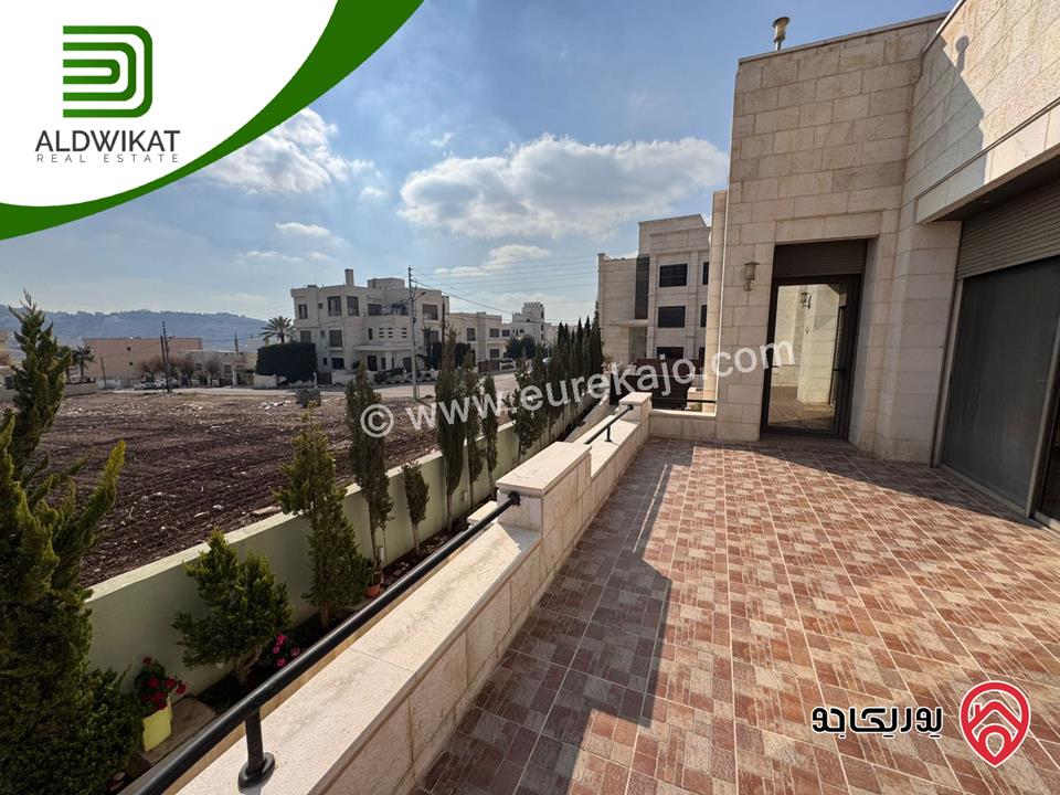 فيلا مساحة الارض 1600م ومساحة البناء 1100م مساحة الحديقة 400م للبيع في السلط - منطقة السرو 