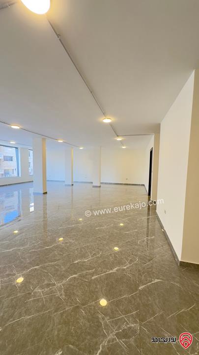 مجمع تجاري للبيع في عمان - الصويفية مساحة البناء 750 م ومساحة الارض 250م موقع مميز