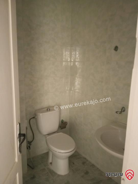 شقة طابق أول مساحة 140م للبيع في اربد غرب مسجد علياء التل