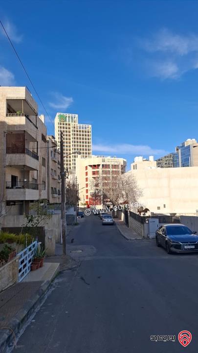 شقة استثمارية مساحة 85م طابق أرضي للبيع مفروشة في جبل عمان 