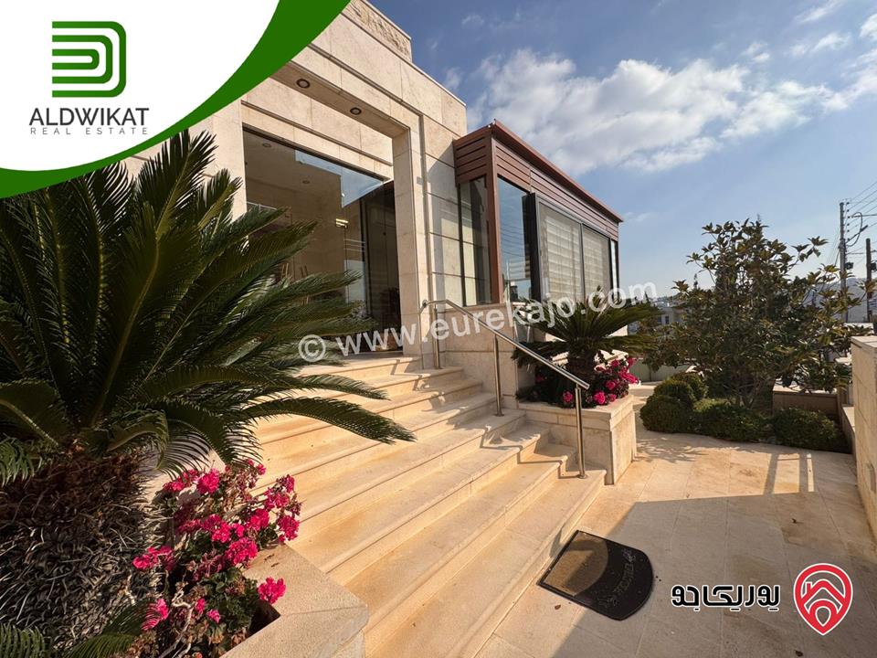 فيلا مساحة الارض 1600م ومساحة البناء 1100م مساحة الحديقة 400م للبيع في السلط - منطقة السرو 