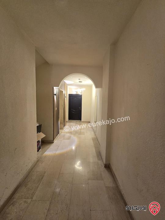 شقة فاخرة مفروشة للايجار ثلاث غرف نوم في الدوار السابع