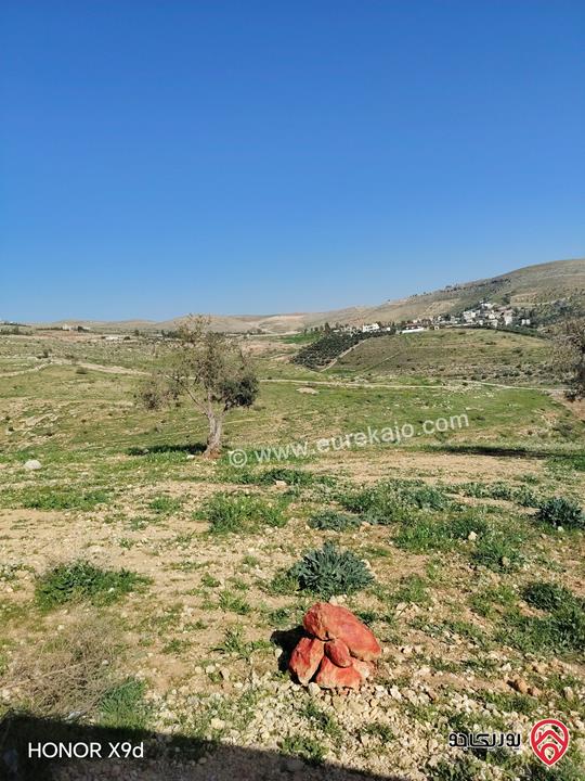 قطعة ارض مساحة 3400م للبيع في جرش على شارع جرش الزرقاء الرئيسي