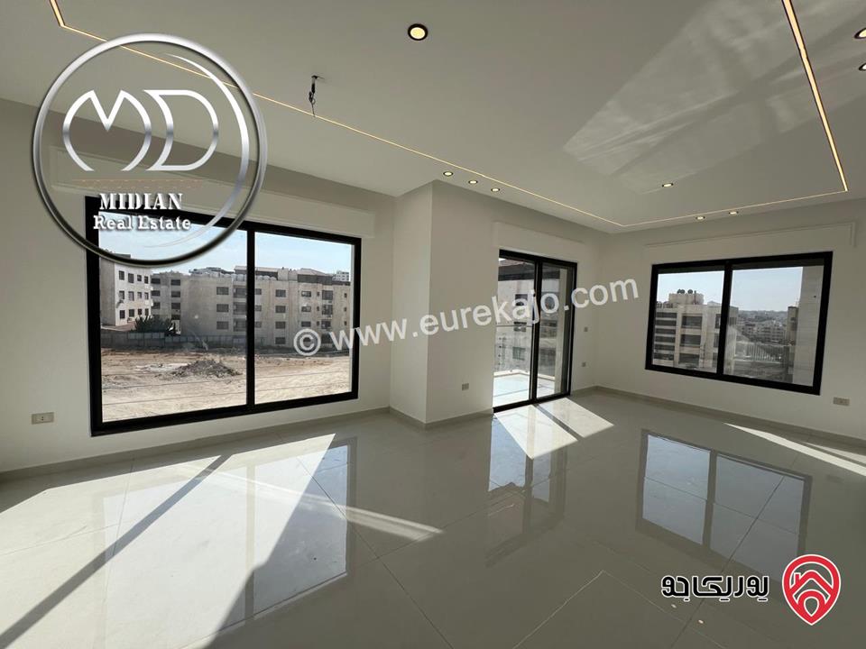 شقة دوبلكس جديدة طابق أخبر مع روف للبيع في عمان - حي الصحابة مساحة 215م مع تراسات اطلالة رائعة بسعر مميز