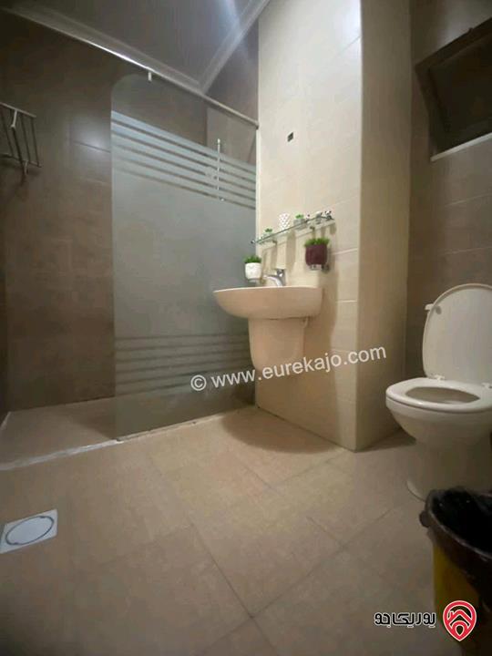 شقة ديلوكس طابق أرضي معلق مساحة 130م للبيع في عمان - ام السماق 