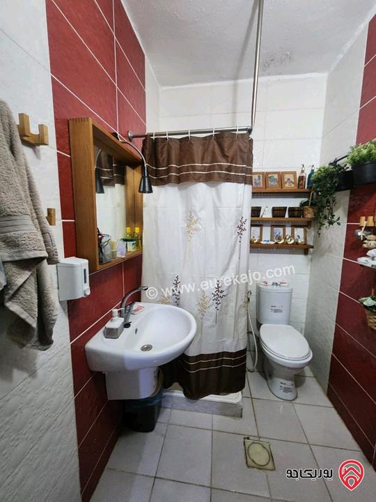 شقة تسوية مساحة 135م داخلي و 100م خارجي للبيع في اربد