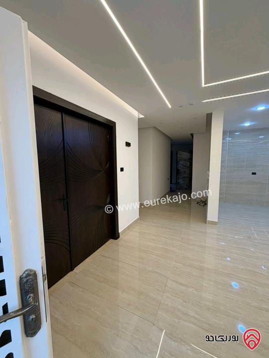 بيت مستقل مساحة 160م على أرض 303م للبيع في الزرقاء - جريبا