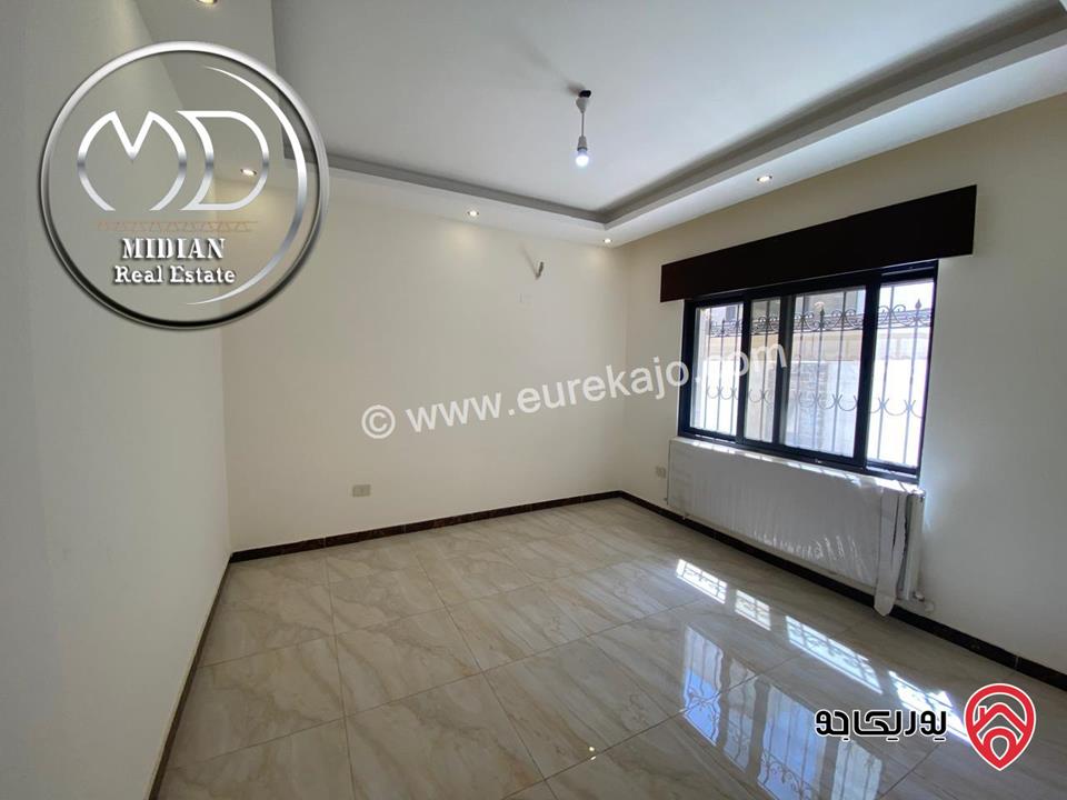 شقة شبه ارضي جديدة للبيع في عمان - طريق المطار مساحة 175م مع ترس و حديقة 100م إمكانية الأقساط بسعر مميز جداً