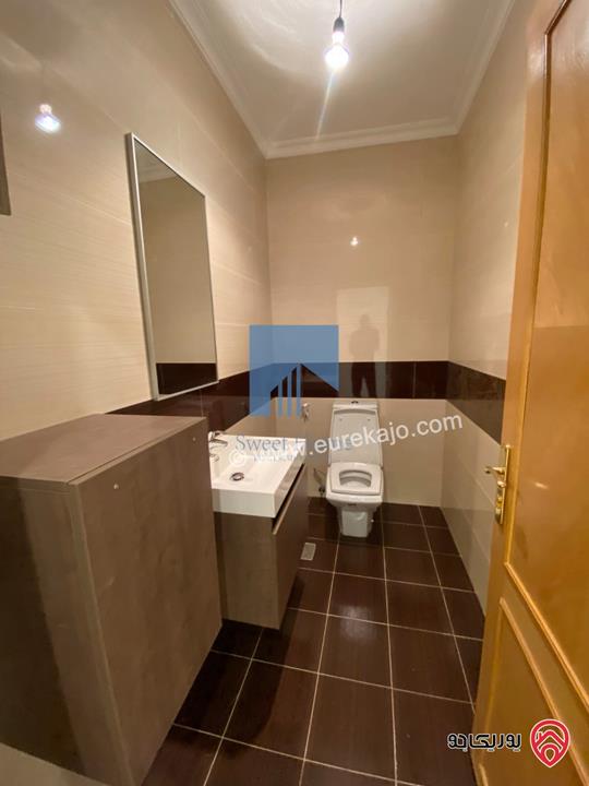 شقة أرضية (شبه فيلا) طابقية فاخرة للبيع في عمان - الرابية قرب الكالوتي 425م مع حديقة وترسات 500م