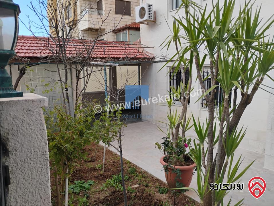 شقة أرضية مساحة 225م مع حديقة وترسات 100م تشطيب سوبر ديلوكس للبيع في عمان - خلدا