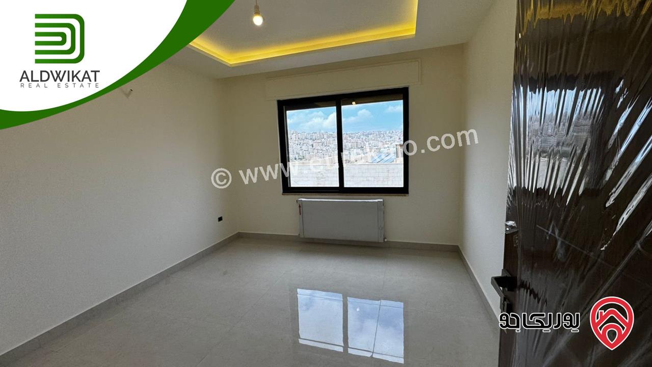 شقة للبيع في عمان - الجبيهة طابق اول مساحة البناء 175م والترس 10م موقع مميز واطلالة