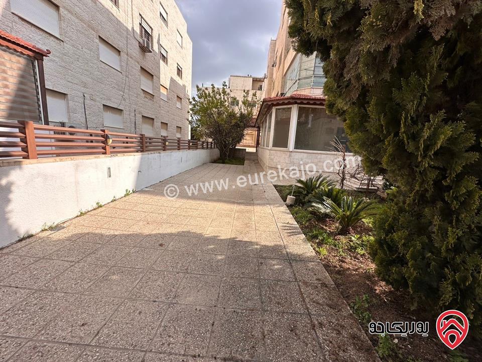 شقة أرضية مساحة 200م داخلي و 350م خارجي للايجار في عمان - دير غبار 