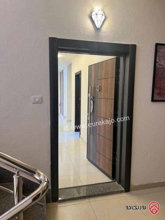 شقة طابق أخير مع روف مساحة 190م للبيع في عمان - طبربور بالقرب من دوار الدبابه