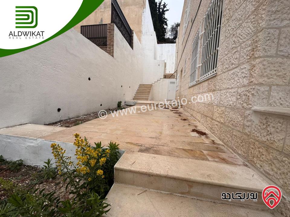 فيلا مستقلة للبيع في عمان - صويلح بالقرب من الحمر مساحة الأرض860م مساحة البناء 390م موقع اطلالة