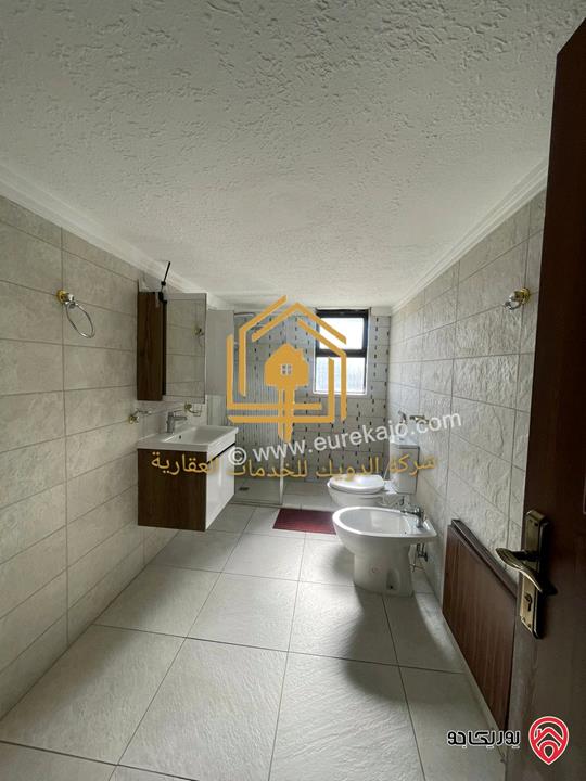 شقة فارغة طابق اول مساحة 250م للايجار في عمان - عبدون 