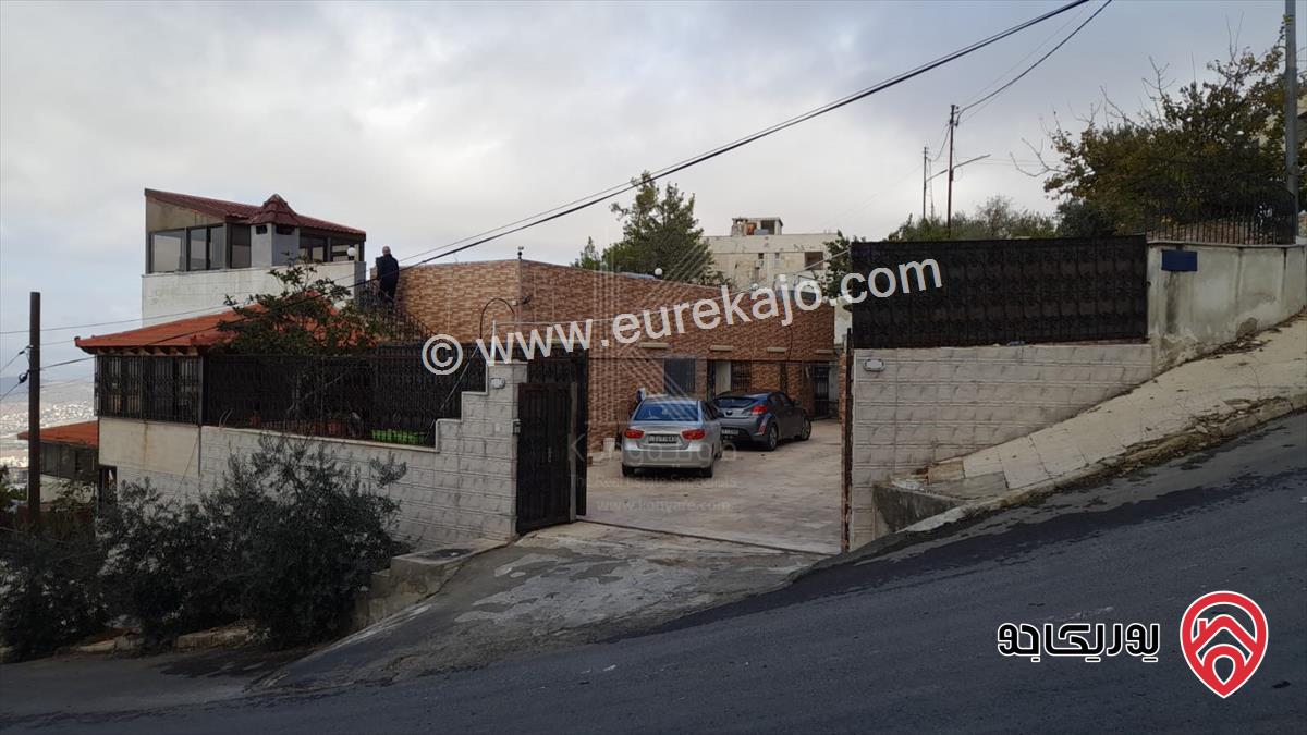 فيلا مميزة مساحة 300م على أرض 765م للبيع في الحمر