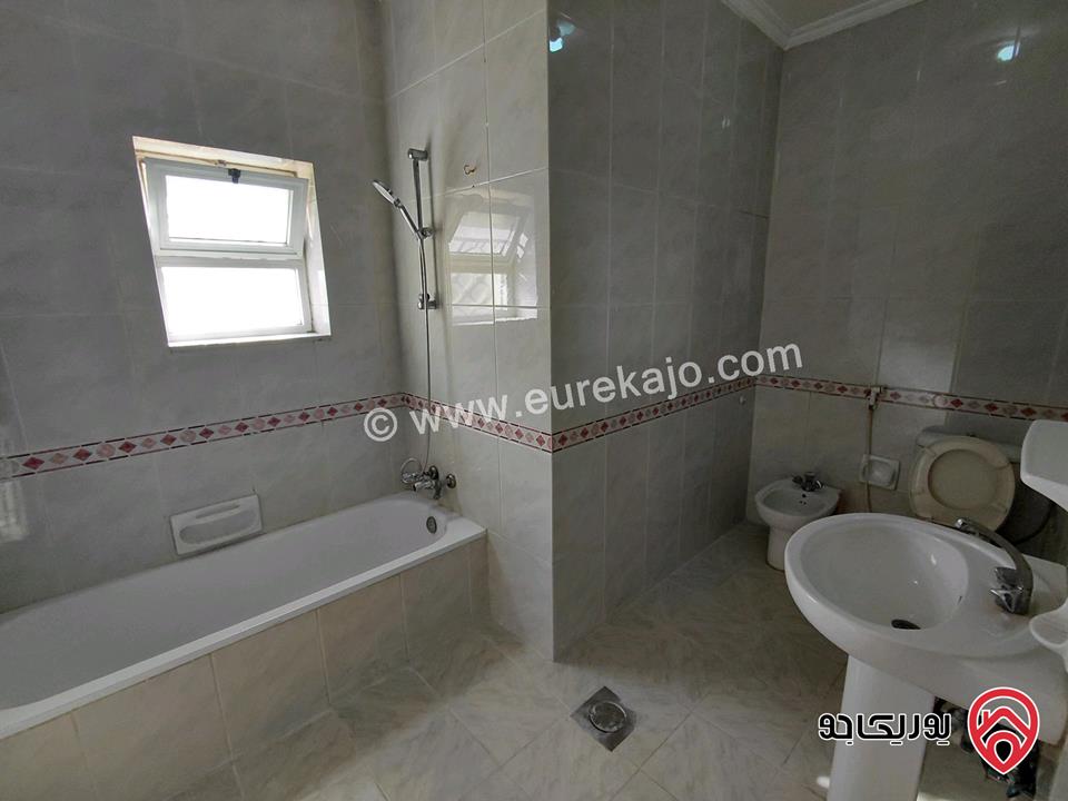 شقة فارغة أرضية مساحة 400م داخلي و 200م خارجي للايجار في عمان - خلدا 