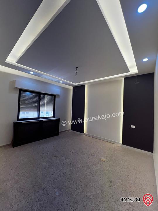 شقة سوبر ديلوكس مجددة مساحة 184م طابق ثالث للبيع في عمان - خلدا