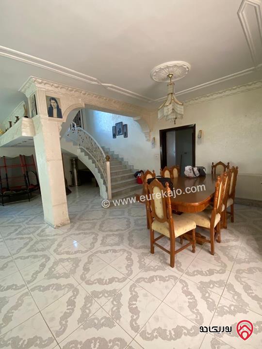 فيلا طابقين مساحة 400م على ارض 824م للبيع في الزرقاء الجديدة