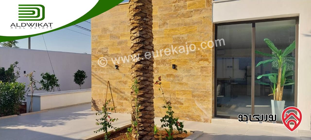 شاليه مميز مساحة الارض 1000م والبناء 165م للبيع في البحر الميت - منتجع البحيرة