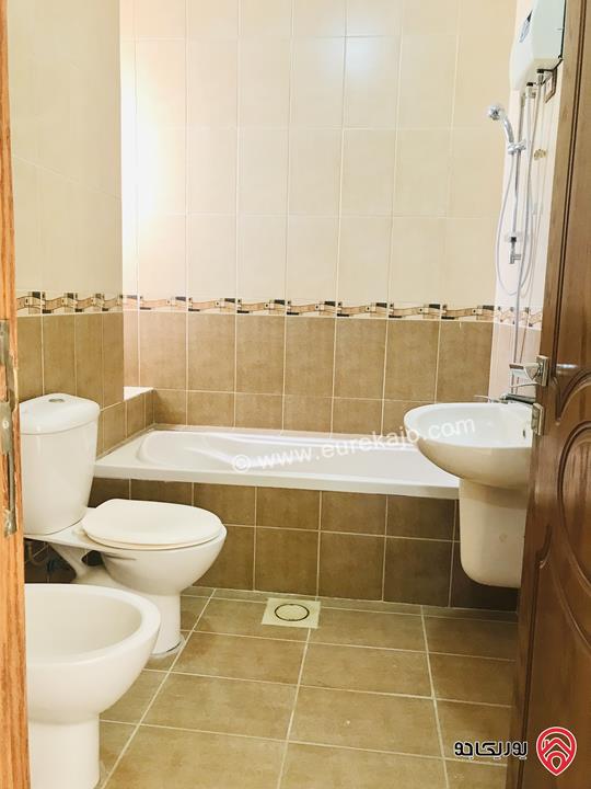 شقة طابق أرضي مُعلّق مطلّة مساحة 188م داخلي و 20م خارجي للبيع في عمان - عرقوب خلدا