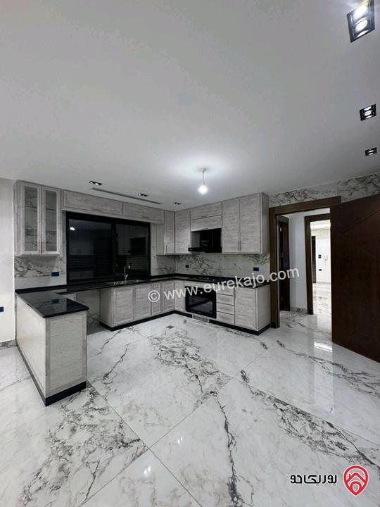 شقة سوبر ديلوكس فاخرة طابق شبه ارضي مساحة 190م داخلي و 70م خارجي للايجار في عمان - دير غبار 