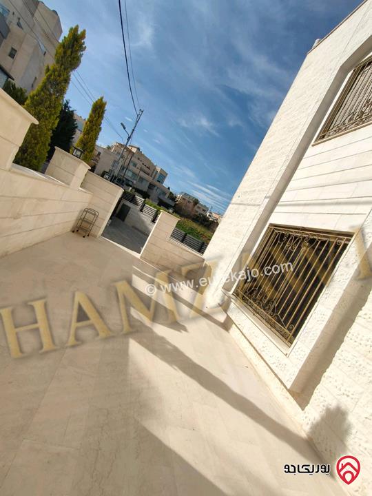 شقة طابق أرضي مساحة 220م داخلي و 100م خارجي للايجار في عمان - عبدون 