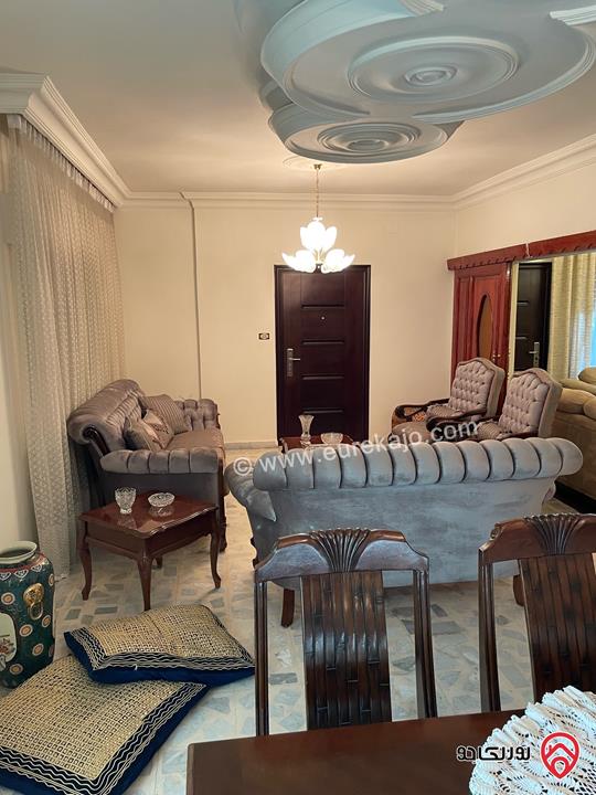 منزل مكون من طابقين على ارض 304م للبيع في عمان - ماركا الشمالية 