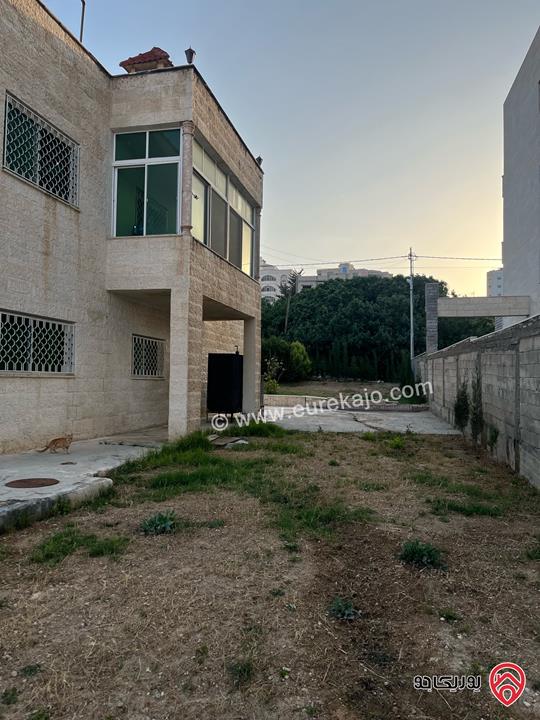 فيلا طابقين مساحة الارض 800م مساحة البناء 350م للبيع في عمان -  شفابدران بسعر مغري على شارعين