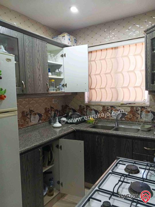 شقة طابق ثاني مساحة 70م للبيع في عمان - جبل الاخضر دوار ريفكو مقابل بقالة مروان شقة مجددة بالكامل 