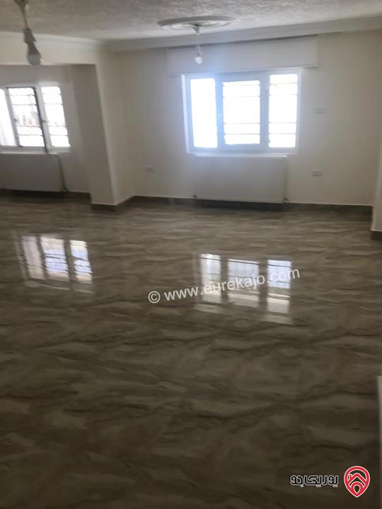 فيلا مجددة مساحة 440م على أرض 980م للبيع في الفحيص – منطقة الرهوة موقع مميز 