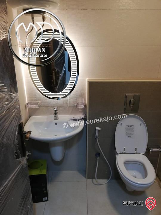 شقة ارضية مفروشة للايجار في عمان - ام السماق مساحة 130م مع ترس 100م تشطيبات و فرش سوبر ديلوكس