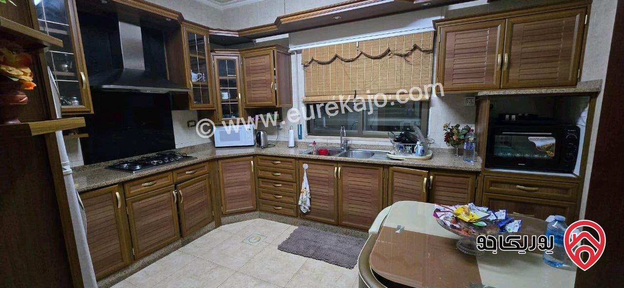 شقة فاخرة طابق ثالث مساحة 180م مع الأثاث كامل للبيع في عمان - الرابية 