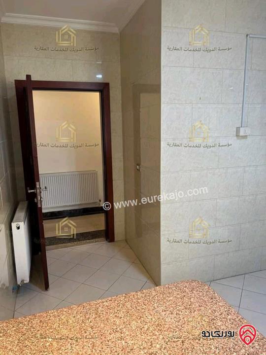 شقة فارغة طابق ثالث مساحة 150م للإيجار في عمان - الرابية 