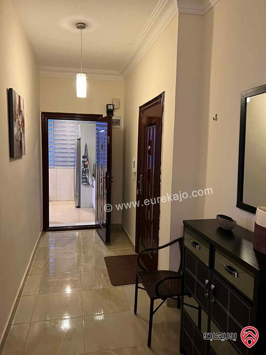 شقة طابق رابع مع روف مساحة 220م للبيع في عمان - ام السماق من المالك