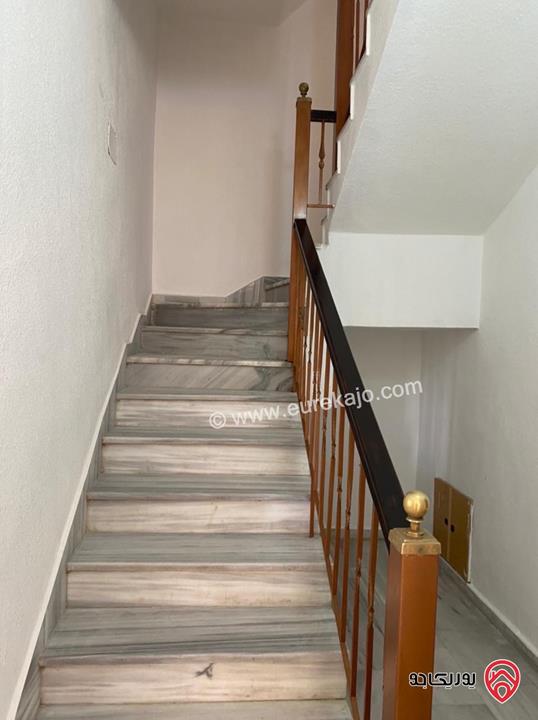 فيلا متلاصقة دوبلكس مساحة البناء 200م على أرض 150م للبيع في عمان - مرج الحمام 