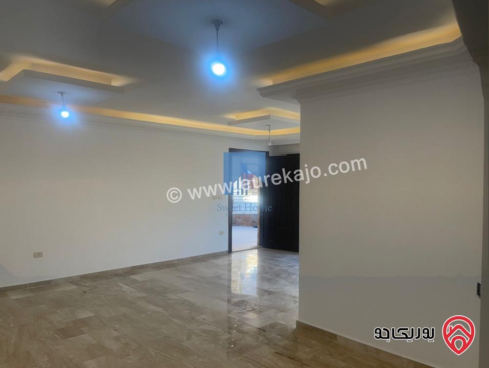 شقة شبه ارضية مساحة 188م مع ترس 30م تشطيب سوبر ديلوكس للبيع في عمان - خلدا