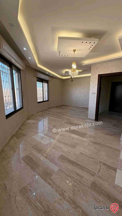 شقة طابق ثالث مساحة 235م للبيع في عمان - الجبيهة
