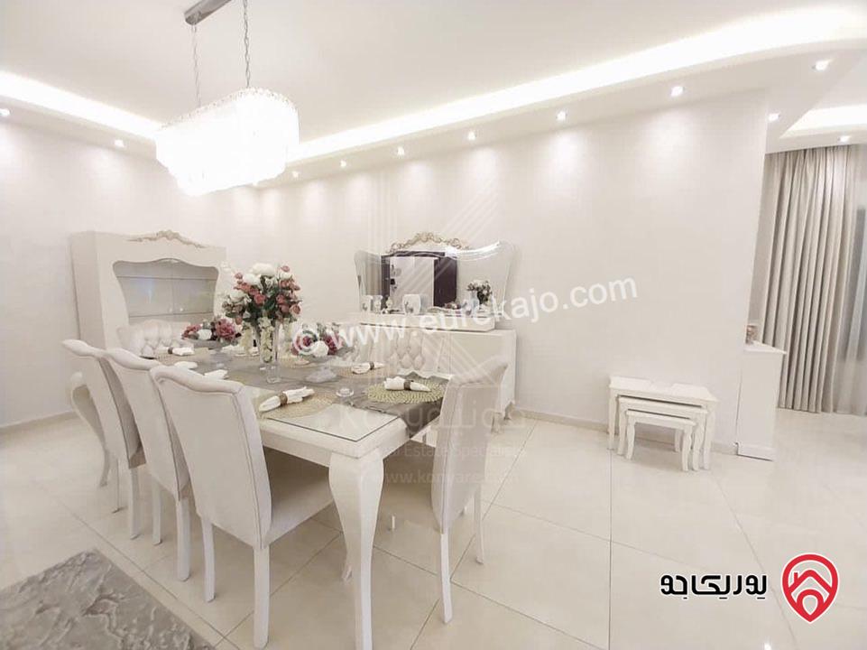 شقة فاخرة طابق شبه ارضي مساحة 383م للبيع في عمان - عبدون