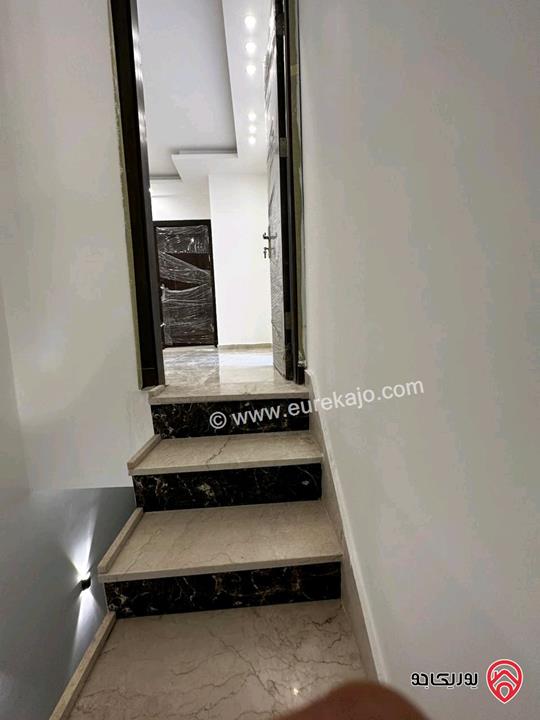 شقة طابق ثالث مساحة 150م مع روف 50م و تراس 50م للبيع في عمان - البيادر