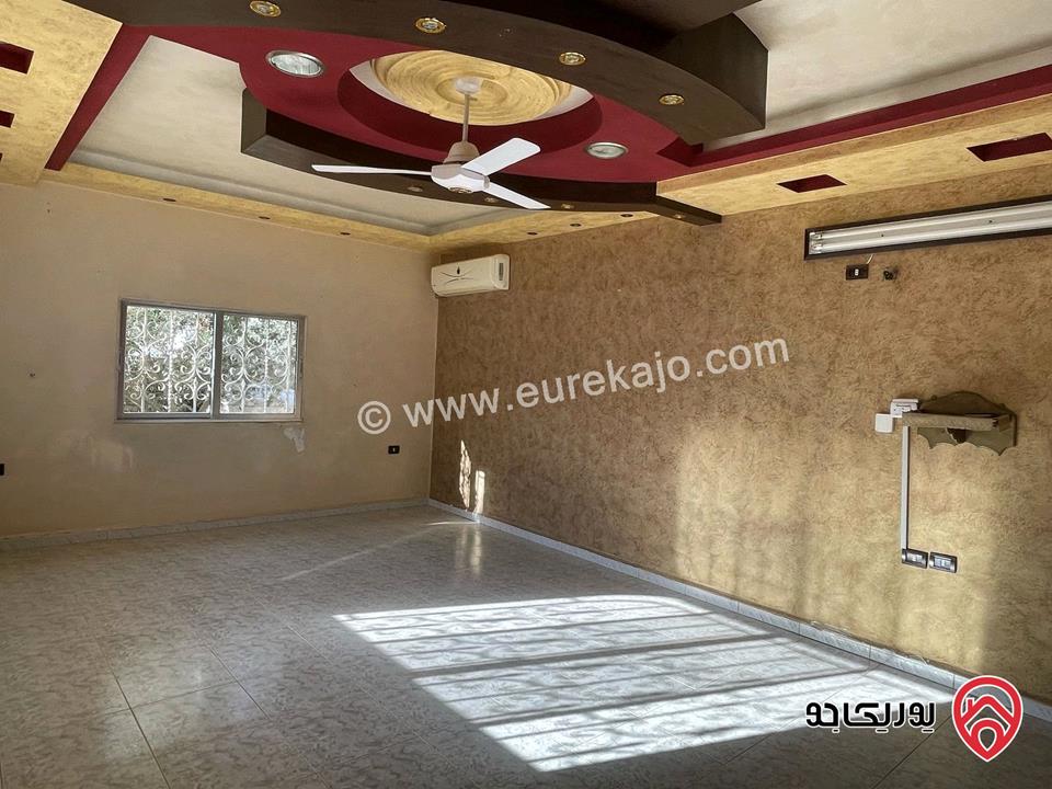 بيت مساحة 200م على ارض 561م للبيع في الزرقاء - منطقة شومر حي جبر 